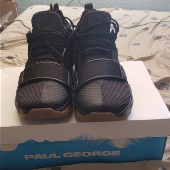 Paul George 1’s Shoes - Picture 2 of 3